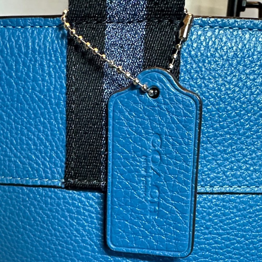 Coach Jes large Horse and Carriage Tote - Picture 3 of 16